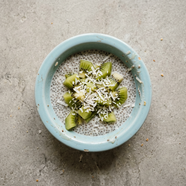 Chiasamen-Pudding mit Kiwi und Kokos