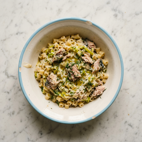 Makrelen-Nudeln mit Lauch und Dill